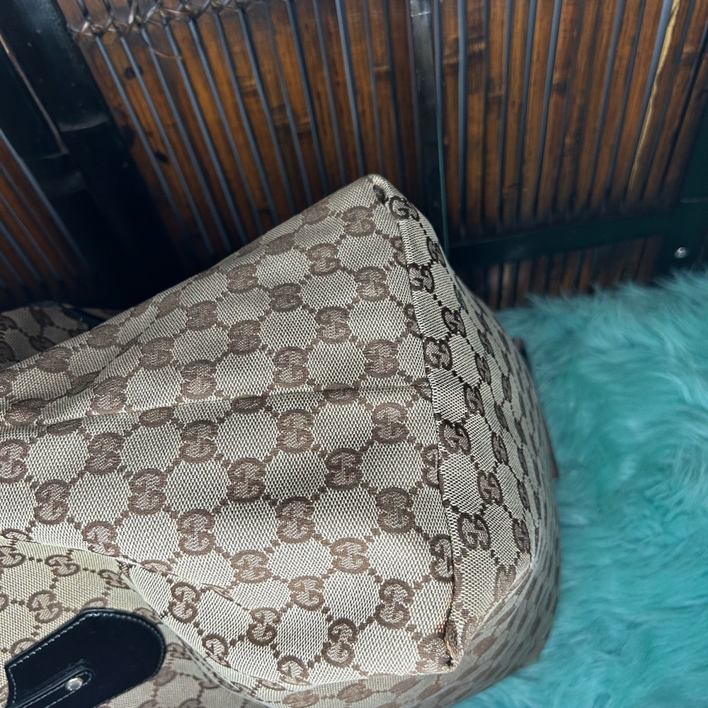 Gucci Shoulder Bag - Picture 7 of 11